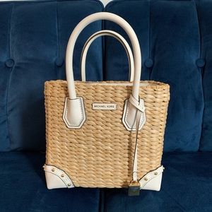 Michael Kors Mercer Bag WITH Strap.